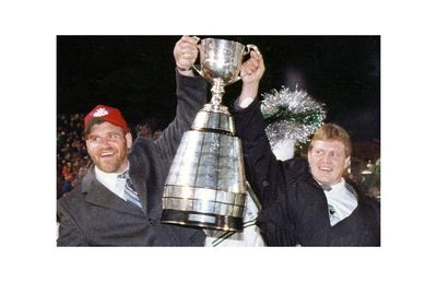 Bob Poley and Roger Aldag lifting the Grey Cup in 1989